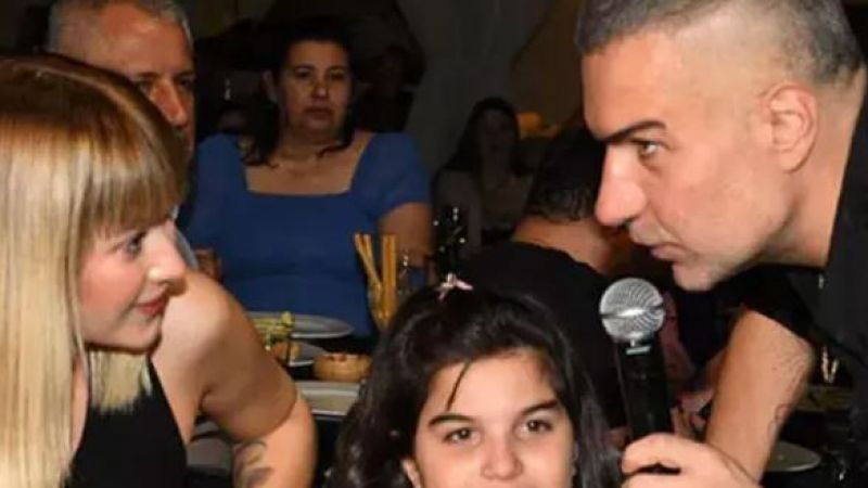 Berdan Mardini’den sevgilisine büyük jest! Tüm şarkılarını sevgilisinin gözlerine bakarak seslendirdi! 3