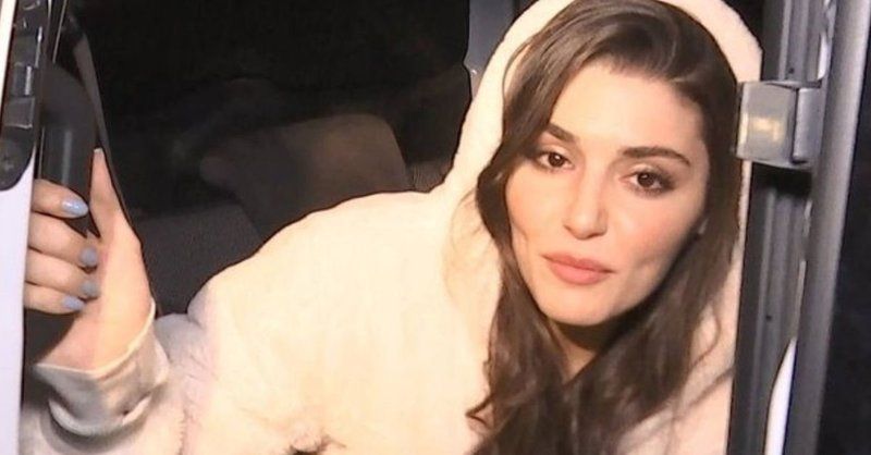 Hande Erçel'den acı haber! Herkes yasa boğuldu. Apar topar memlekete gitti 2