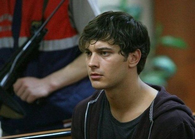 Çağatay Ulusoy hayranlarını şaşırttı. Yeni sevgilisi bir anda magazini karıştırdı 1