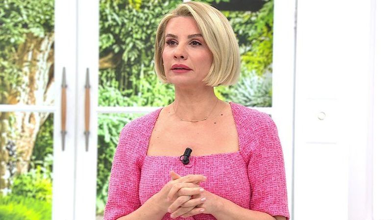 Esra Erol canlı yayında bebek müjdesi verdi! Stüdyoda gözyaşları sel oldu! 1