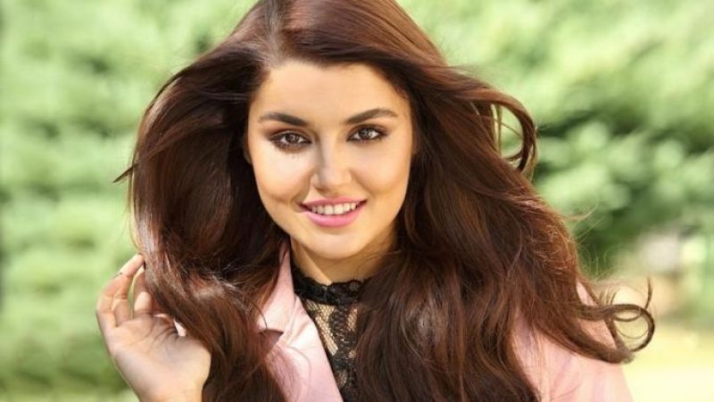 Hande Erçel'e dedesinden kötü haber! Bu hastalık ailesinin yakasını bırakmıyor… 1