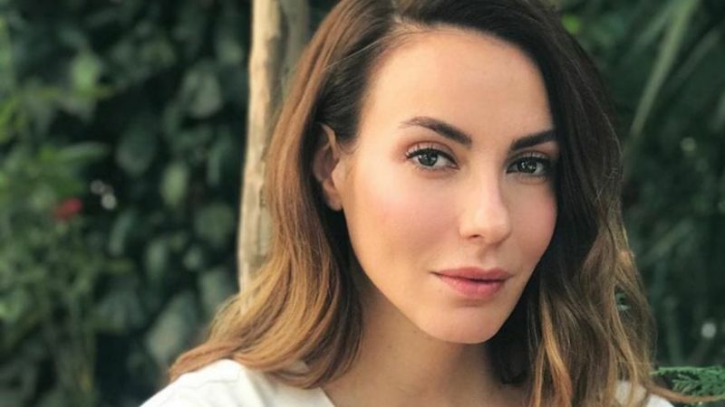 Alsancak dizisinin yıldızı sosyal medyayı salladı! Zeynep Koltuk’tan göğüs dekolteli yeni pozlar! 1