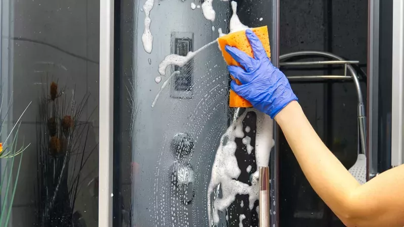Bu Formül İle Tertemiz Olacak! Cam Duş Kapınızı İlk Gün Ki Gibi Parlatacak Ürün! 1