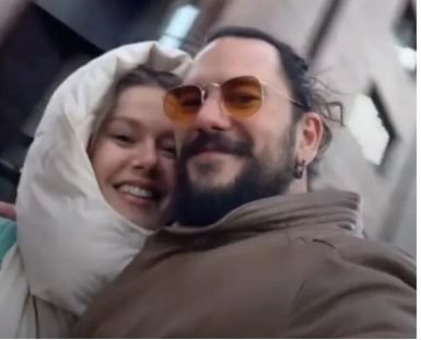 Camdaki Kızın “Nalan’ı” Burcu Biricik eşine doyamadı! Öpücüklere boğdu! Dayanamadı… 2