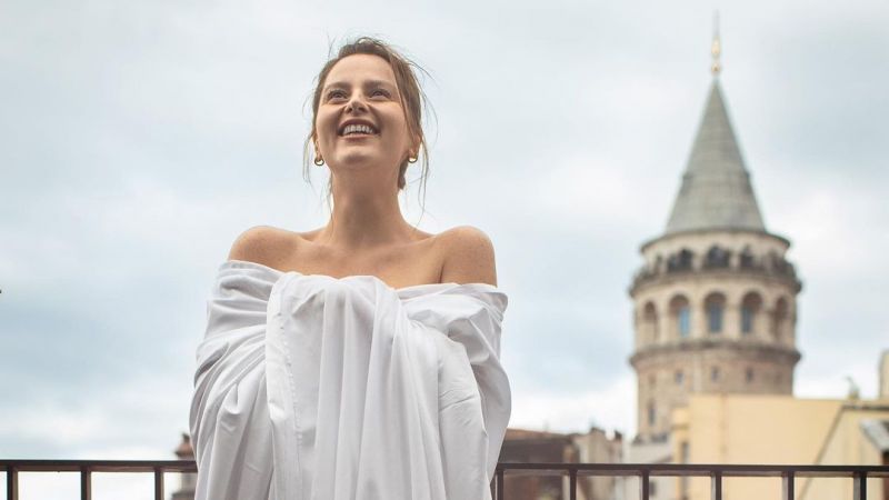 28 Kilo Veren Elçin Afacan Paylaşımıyla Herkesi Şaşırttı! Kiloları Boşa Vermemiş: Çarşafa Sarılıp Güzelliğini Sergiledi 3