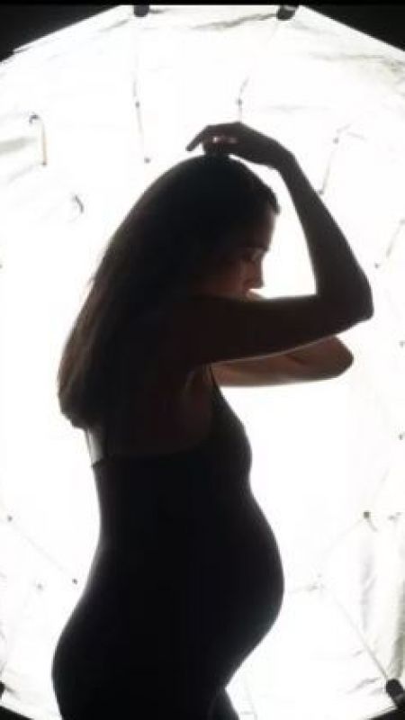 Funda Eryiğit’ten yeni pozlar! Karnı burnunda objektif karşısına geçti… 1