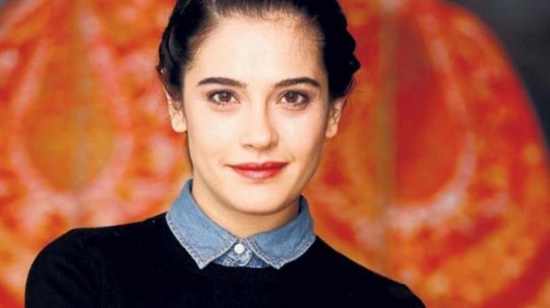 Funda Eryiğit’ten yeni pozlar! Karnı burnunda objektif karşısına geçti… 3