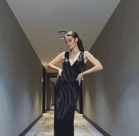 Müjde Uzman, sosyal medyadaki dekolteli paylaşımlarıyla yürekleri ağızlara getirdi! 2