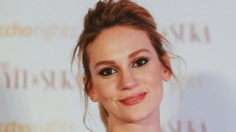 Farah Zeynep Abdullah kendine yeni bir iş buldu! Artık hem kamera önünde hem de kamera arkasında… 3
