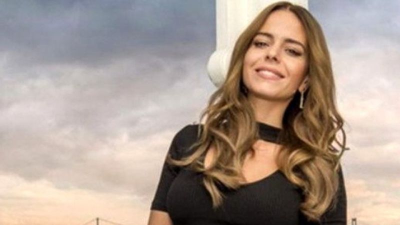 İcardi'nin kalbini çaldı, tribünleri coşturdu! Şarkıcı Simge Sağın mini mayosuyla şezlonga sere serpe uzandı! “İcardi görmesin!” 3