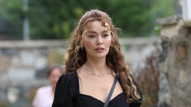 Seray Kaya’nın rol aldığı diziler arasında bunlar olduğunu biliyor muydunuz? Bir Küçük Gün Işığı Elif kimdir? 3