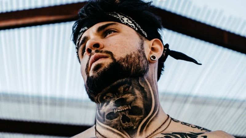 Evrensel bir fenomen sonunda çözüldü! Kızlar neden efendi erkekler yerine kötü erkekleri tercih ederler? İşte Bad Boy tercihi altında yatan 4 neden! 5