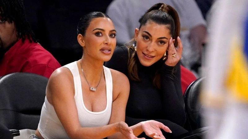 NBA gecesi ünlüler geçidine döndü! Geceye Leonardo Dicaprio'nun siyah maske ve şapka gizemi ile estetik kraliçesi Kardashian beyaz dekolte atleti damga vurdu! 2