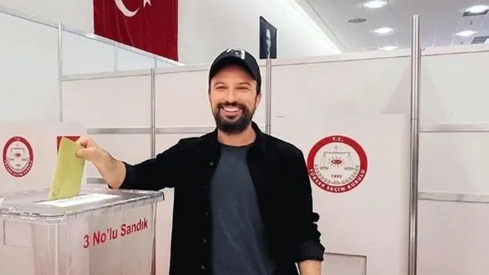 Tarkan eşiyle oyunu kullandı! Kimse beklemiyordu! Sandık başında etrafı sarıldı! 3