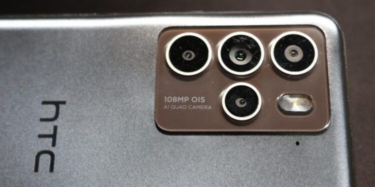 HTC’nin Geri Dönüşü! HTC Yeni Akıllı Cep Telefonu Modeli İle Piyasaya Geri Dönüyor! 3