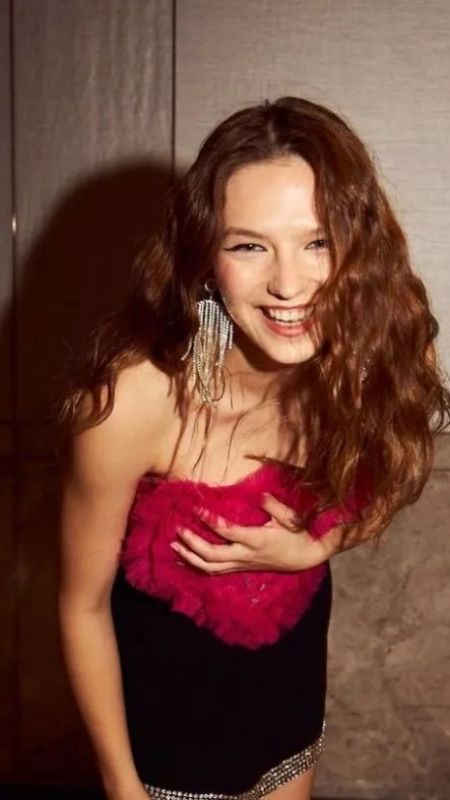 Nilsu Berfin Aktaş yırtmaçlı mini eteğiyle hayranlarını büyüledi! Instagram paylaşımıyla takipçilerinden beğeni topladı 3