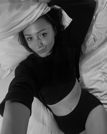 Ünlü Şarkıcı Zeynep Bastık'ın Transparan İç Çamaşırı Olay Yarattı! Bir Gören Bir Daha Baktı! 1