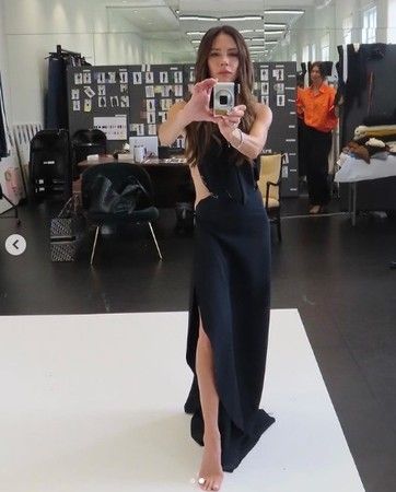 49 yaşındaki Victoria Beckham yıllara meydan okuyor! Son paylaşımı görenleri şok etti... 3