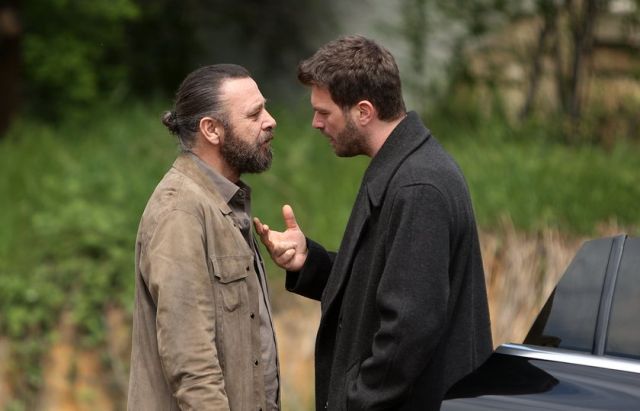 Aile Dizisinin Setinde Korkunç Patlama! Nejat İşler'in Sakalı, Canan Ergüder'in Saçı Yandı! 1