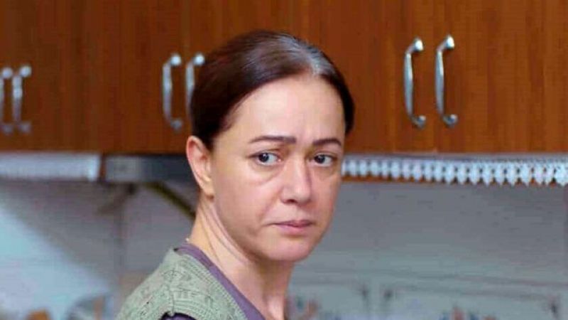 Bennu Yıldırımlar’ın eşinin de kızının da çok ünlü oyuncular olduğunu biliyor muydunuz? Kızını gören ikizi sanıyor… 1