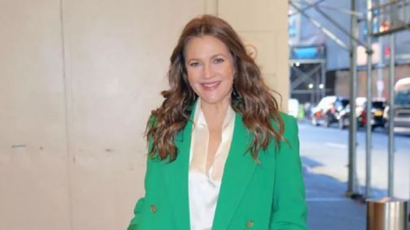 Eski sevgili, eski sevgilisinin evlilik teklifi ettiği yeni sevgilisini programına davet etti! Yer yerinden oynadı… 1