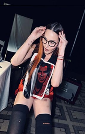 64 yaşındaki Madonna boks yapıyor, dans ediyor ve dünya turnesine çıkıyor! 1