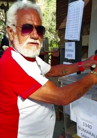 14 Mayıs seçiminde ünlü isimler sandıkta! Hadise, İrem Derici, Pınar Altuğ gibi isimler erkenden sandığa gidenler arasındaydı. İşte ünlüler ve sandık pozları... İşte o pozlar 3