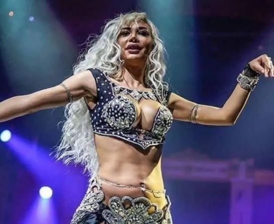 Oryantal Didem’den nefes kesen kalça şov! İlk kez şarkı söyledi yarıçıplak kostümüyle büyüledi! 4