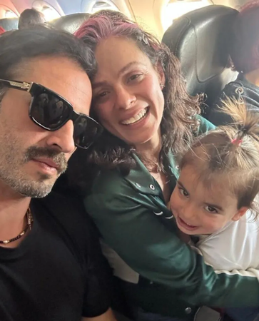 Özge Özpirinçci ilk anneler gününü kutladı! Eşinin romantik jesti kalpleri yumuşattı! 2