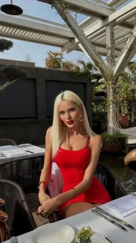 Görenler inanamadı! Cansu Taşkın'ın cesur paylaşımı olay oldu! Transparan dekolteli pozu nefes kesti! 4