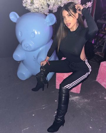 Wanda Nara gece kulübünde fena dağıttı! Sahneye çıkıp kalça dansı yaptığı anları paylaşınca sosyal medya yıkıldı 1