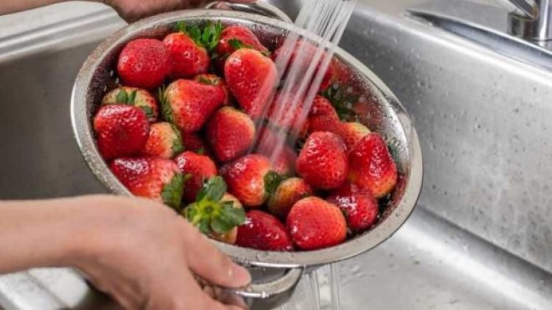 Çilekleri doğru temizle, besin değerlerini koru! 2
