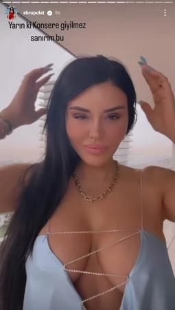 Ebru Polat'ın “Konserde giyilir mi?” diye sorduğu elbisesi, olay yarattı! O nasıl göğüs dekoltesi? Ağızlar bir karış açıkta! 2