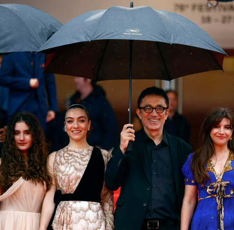 Cannes’ta bir Türk! Dakikalarca alkışlandı! Kırmızı halıda Nuri Bilge Ceylan rüzgarı esti! 4