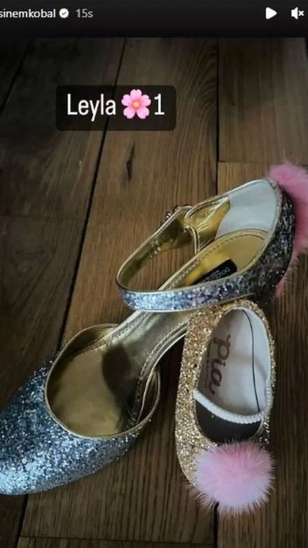 Sinem Kobal kızını ekranlara alıştırıyor! “Ailecek geliyoruz” ilk Anne kız kombini! 2