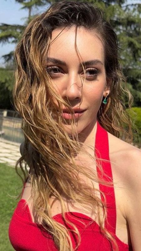 Sinem Kobal kızını ekranlara alıştırıyor! “Ailecek geliyoruz” ilk Anne kız kombini! 3