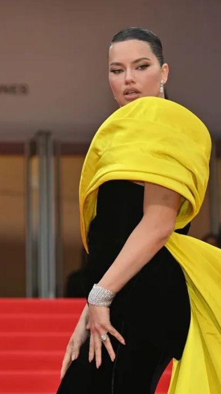 Adriana Lima kırmızı halıda sevgilisiyle dudak dudağa! Yandı buralar! 3