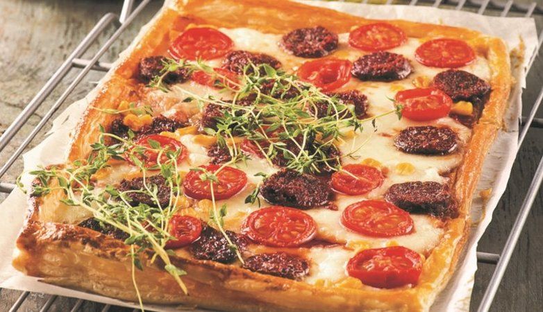 Çıtır çıtır milföy hamurundan pizza ile kahvaltılarınıza yeni bir lezzet katın! 1