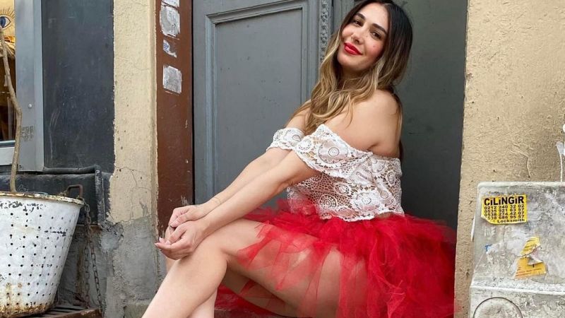 Nilay Dorsa Konya’da açtıkça açtı! Dekoltenin kuralları alt üst oldu… Hem önden hem arkadan dekolte verince dans ederken… 1