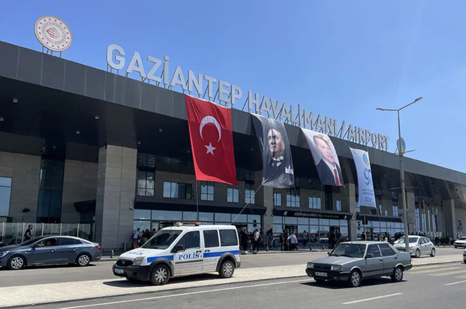 Dünya basını Gaziantep'teki Olayı ACİL KODUYLA duyurdu: Gaziantep'te uçaklar 'UFO'ya mı takıldı? Gaziantep Havalimanı'na gelen bir uçağın radarı, 9 bin feette 'tanımlanamayan bir cisim' tes 3