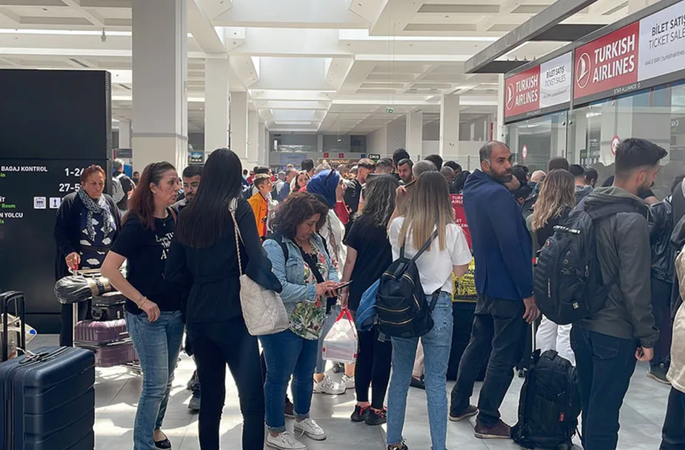 Dünya basını Gaziantep'teki Olayı ACİL KODUYLA duyurdu: Gaziantep'te uçaklar 'UFO'ya mı takıldı? Gaziantep Havalimanı'na gelen bir uçağın radarı, 9 bin feette 'tanımlanamayan bir cisim' tes 2