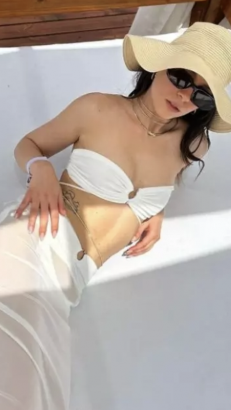 Yalı Çapkın'ın yıldızı, nefes kesen pozlarıyla sosyal medyayı salladı: Bikinili fotoğraflarını rol arkadaşı da beğendi 2