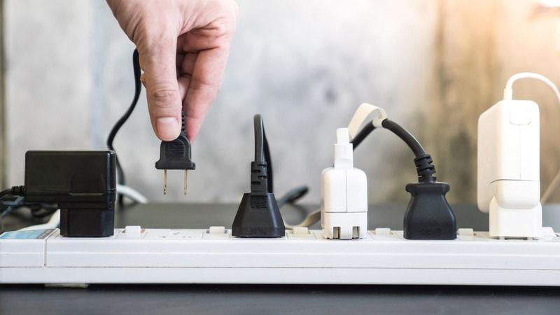 Şarj ederken ilk adım ne olmalı? Kablo önce prize mi yoksa cihaza mı takılmalı? 1