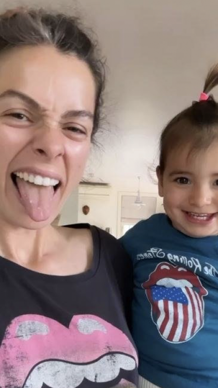 Özge Özpirinçci ve kızının dansına beğeni yağdı: 'Sizi yiyeceğim' 3