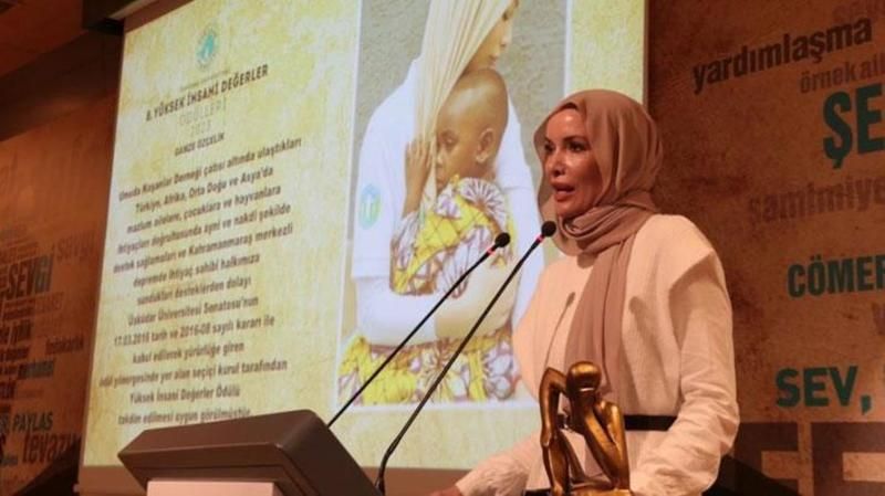 Gamze Özçelik nikah sezonunu açtı! Uzun sürenin ardından “Bir kez daha evet dedik!” 1