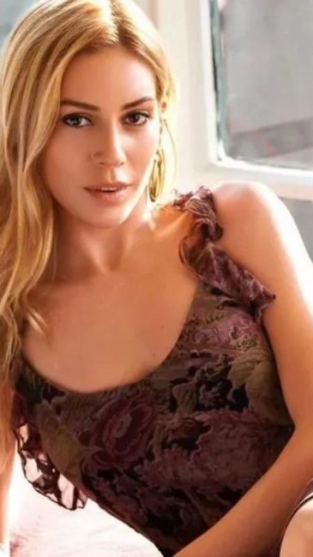 Sinem Kobal'ın mini elbiseli fotoğraflarına beğeni yağdı 1