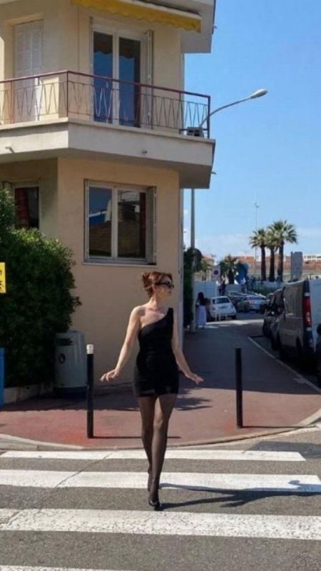 Diriliş Ertuğrul'un Halime'si, süper minisiyle caddeler boy gösterdi: Esra Bilgiç'in cesur pozları yürek hoplattı 3