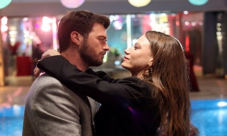 Merakla beklenen Aile dizisi 12. Son bölümle ekranlardaki yerini aldı 1