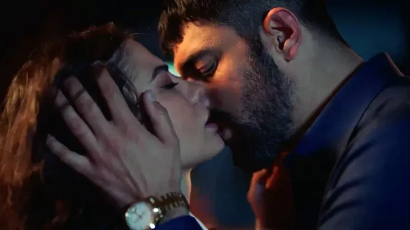 Öpüşme sahneleri olay olmuştu: Yeni boşanan Demet Özdemir hakkında magazin gündemini yerinden oynatacak Oğuzhan Koç iddiası 2