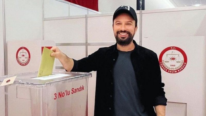Tarkan ve eşi Pınar Dilek’in sandık başı kombinleri olay oldu! Eşinin güzelliği göz doldurdu! 2